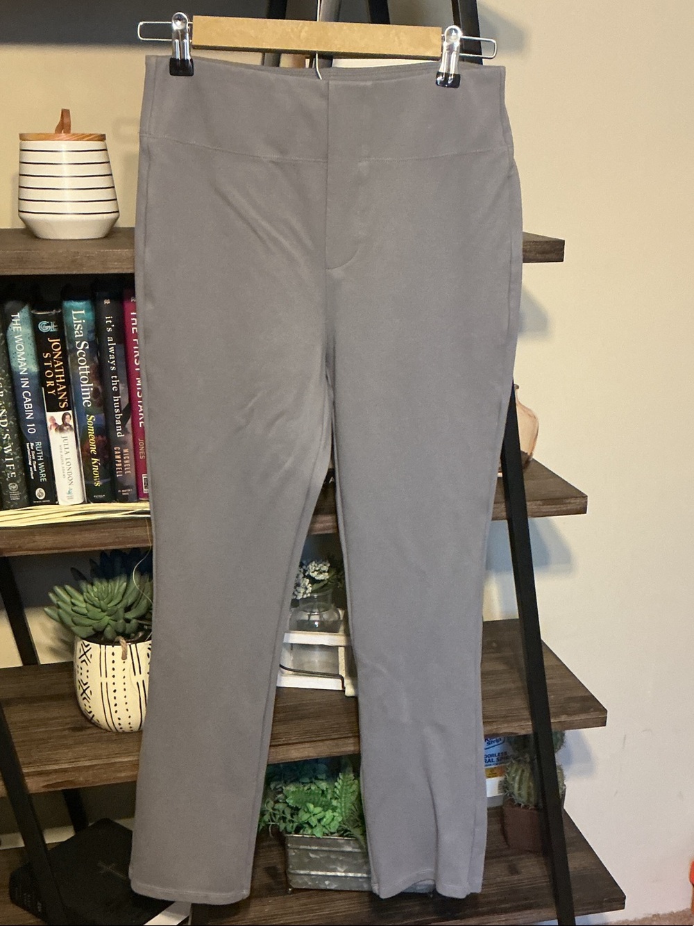 Halara Flex High Waisted Tappered Gray Pull-On Stretch Pants Size M